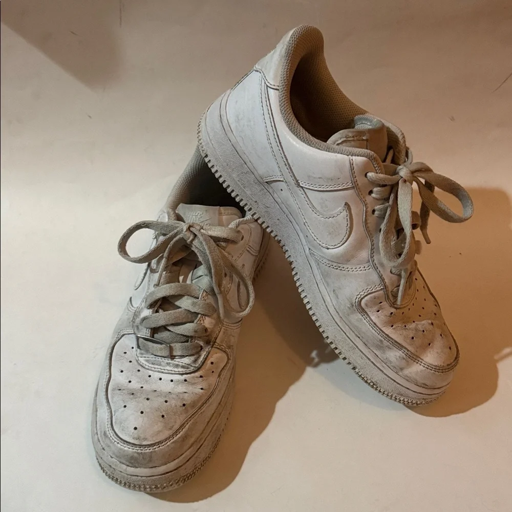 NIKE AIR FORCE 1 White Leather Sneakers Size 7.5 GUC DD8959-100 $115